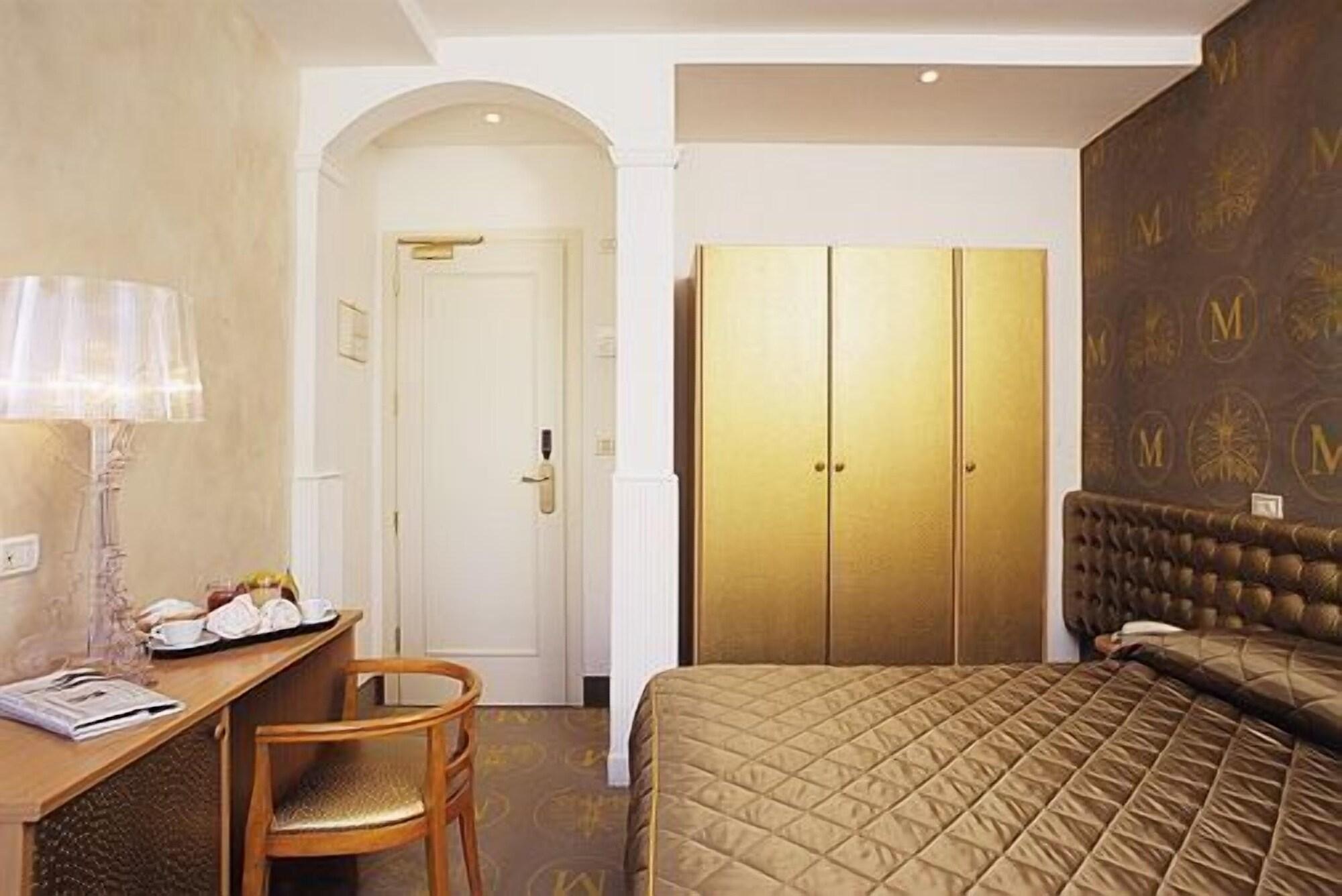 M Glamour Hotel ガビッチェ・マーレ エクステリア 写真